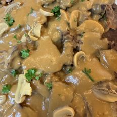 JkaS ROAST BEEF WITH CREAMY MUSHROOM SAUCE