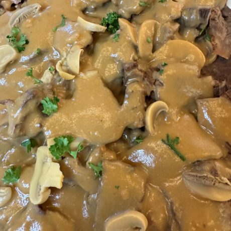 JkaS ROAST BEEF WITH CREAMY MUSHROOM SAUCE